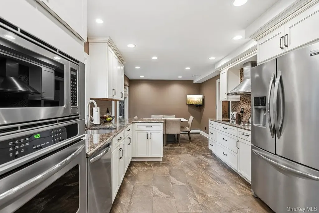 3 Aron Drive Woodbury NY 11797