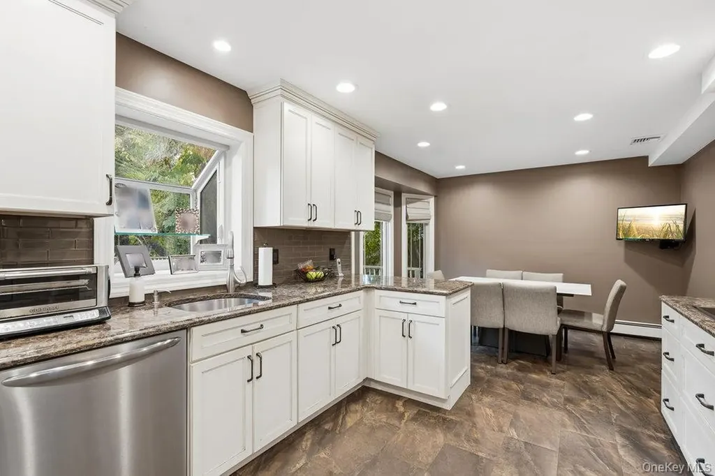 3 Aron Drive Woodbury NY 11797