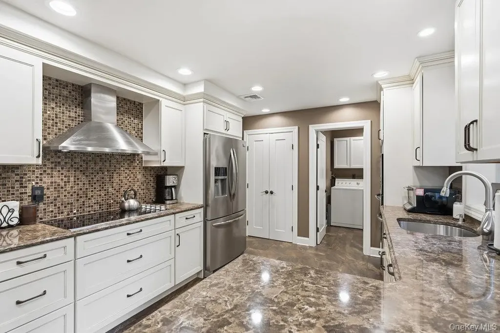 3 Aron Drive Woodbury NY 11797