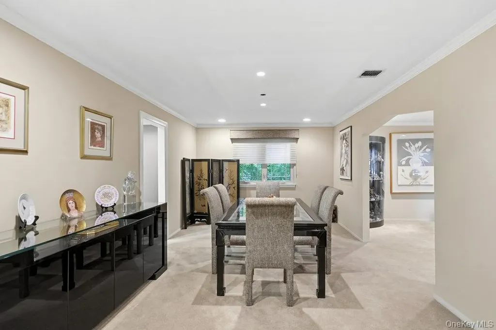 3 Aron Drive Woodbury NY 11797