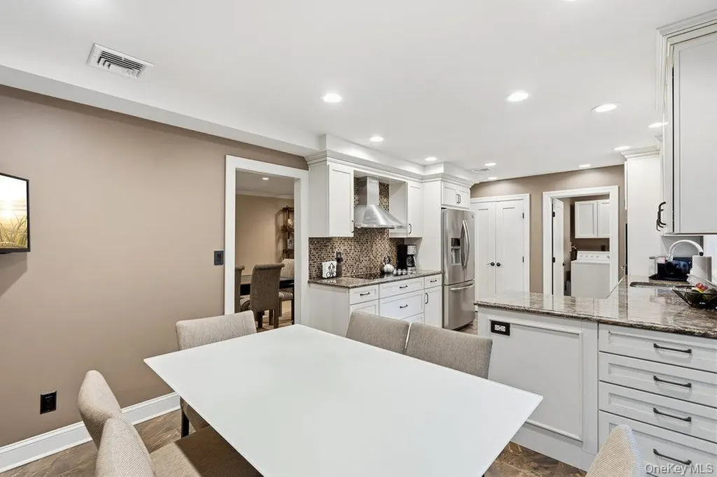 3 Aron Drive Woodbury NY 11797