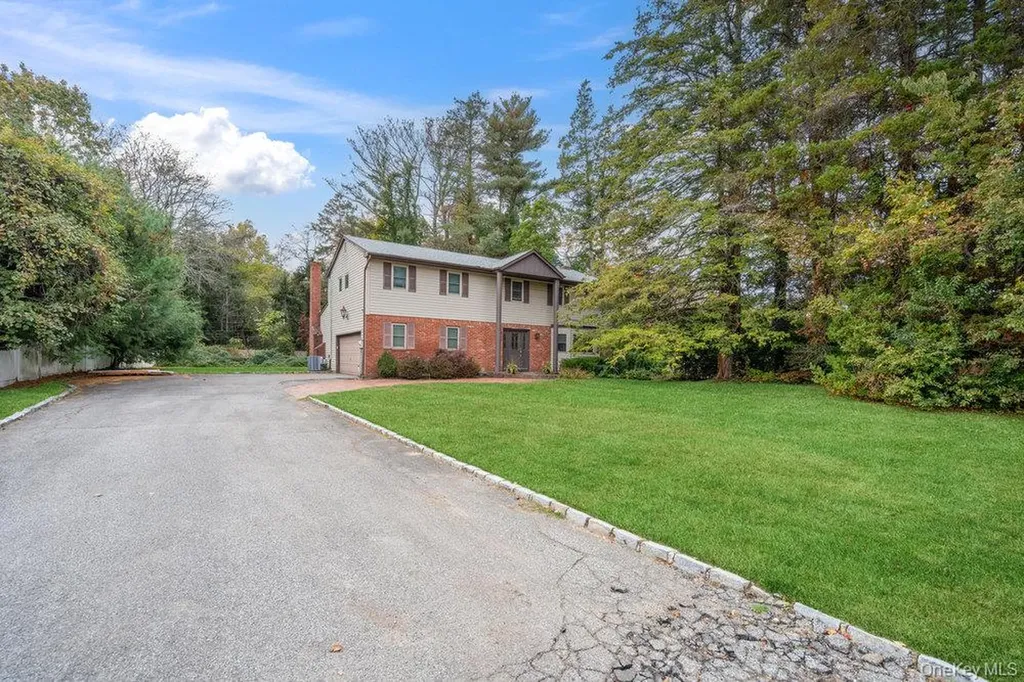 3 Aron Drive Woodbury NY 11797