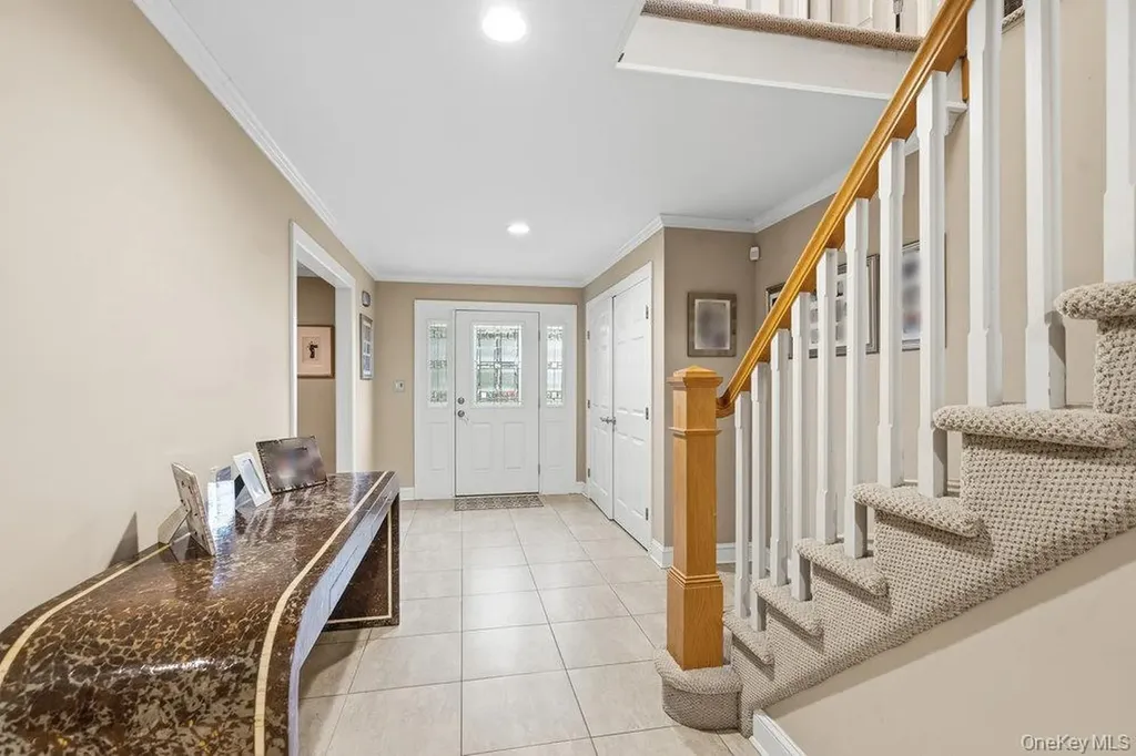 3 Aron Drive Woodbury NY 11797