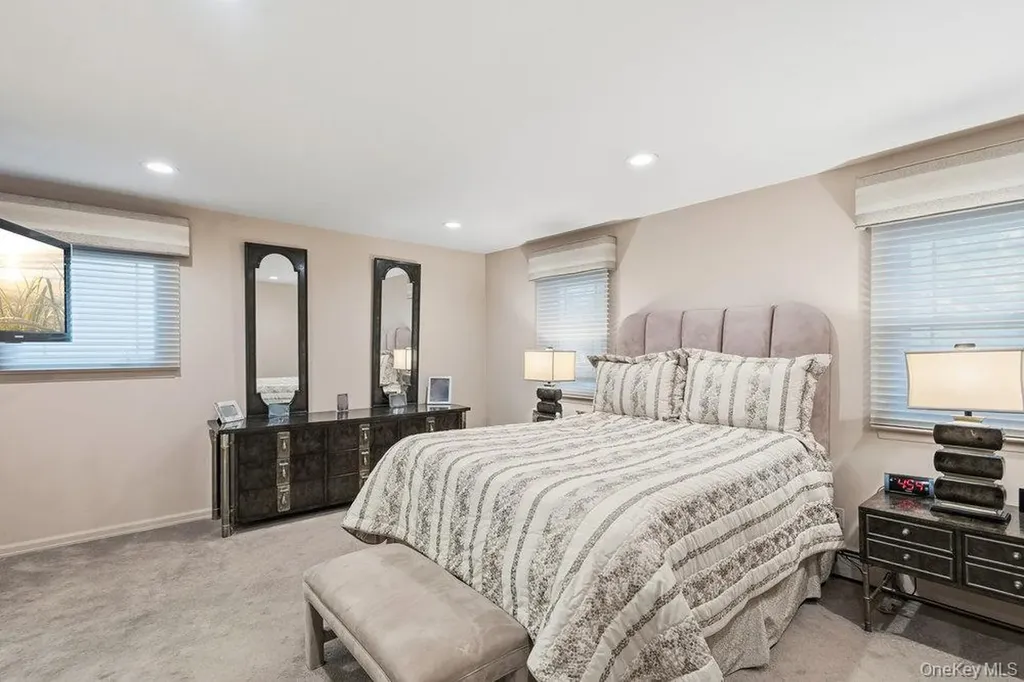 3 Aron Drive Woodbury NY 11797