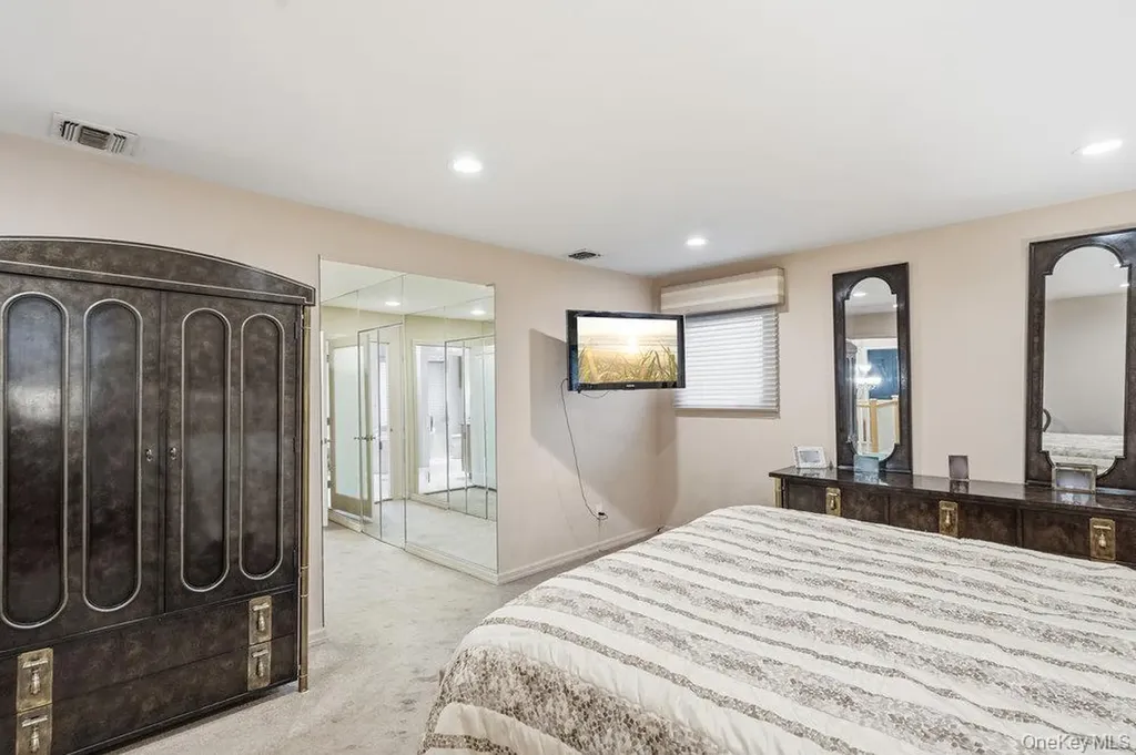 3 Aron Drive Woodbury NY 11797
