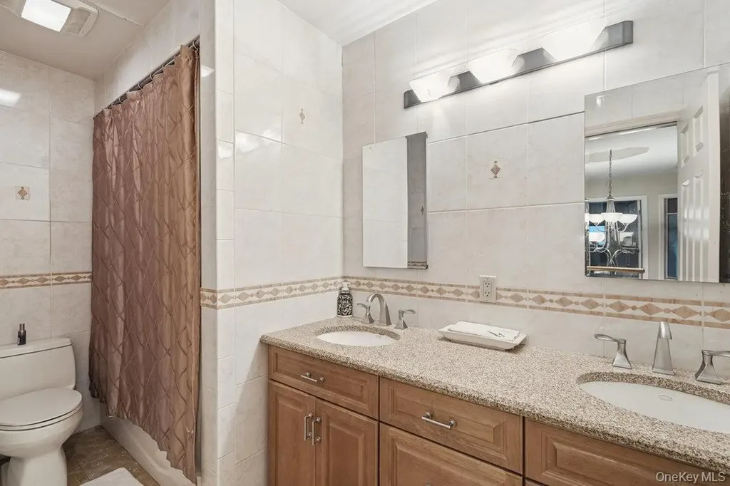 3 Aron Drive Woodbury NY 11797