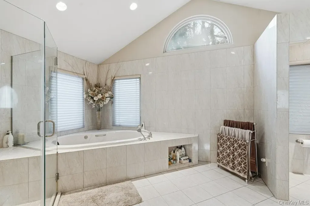 3 Aron Drive Woodbury NY 11797