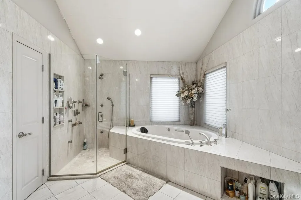 3 Aron Drive Woodbury NY 11797