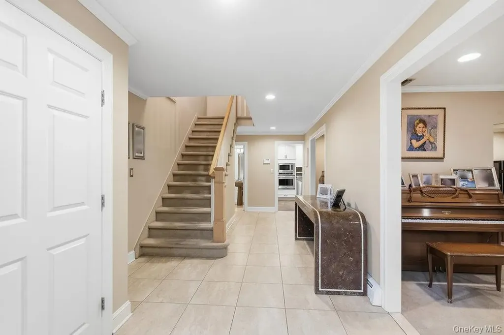 3 Aron Drive Woodbury NY 11797