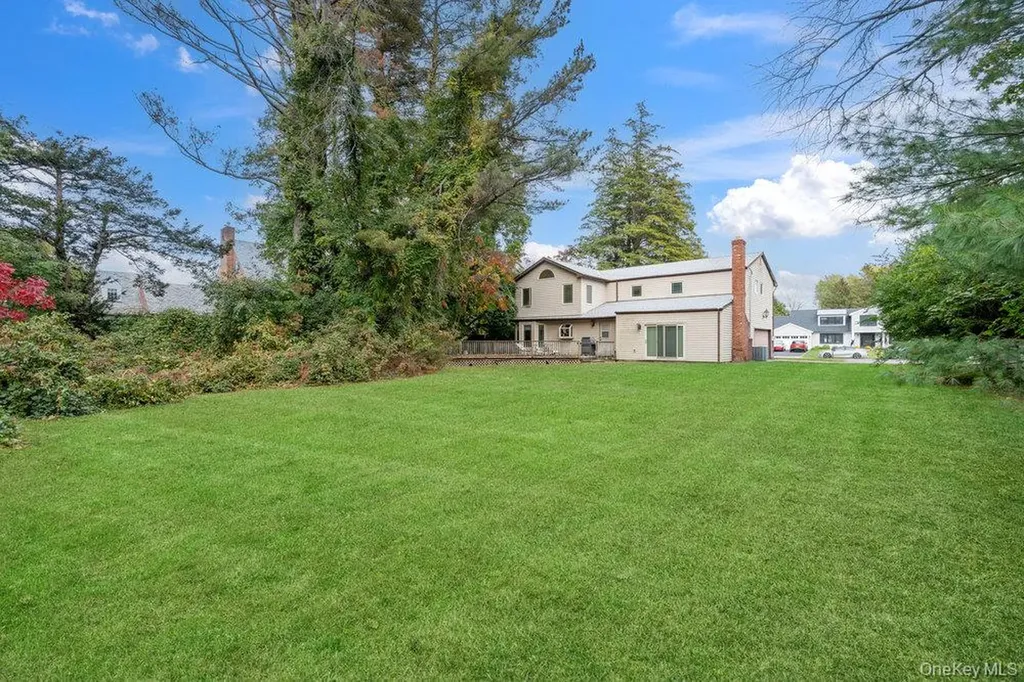 3 Aron Drive Woodbury NY 11797