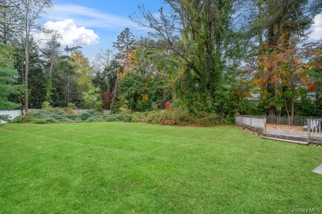 3 Aron Drive Woodbury NY 11797