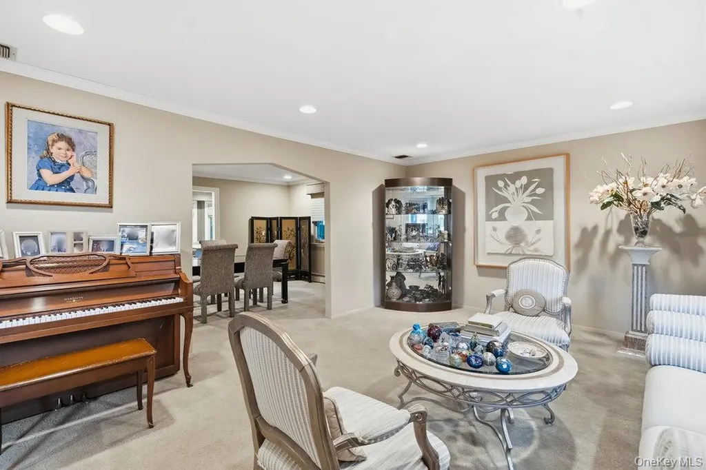3 Aron Drive Woodbury NY 11797