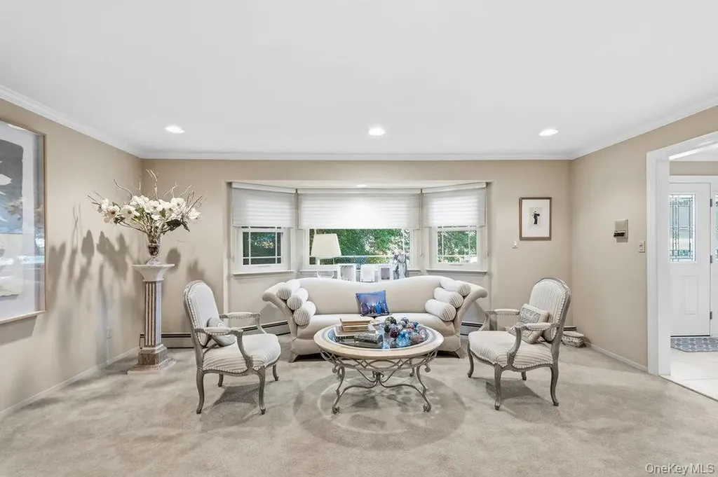 3 Aron Drive Woodbury NY 11797