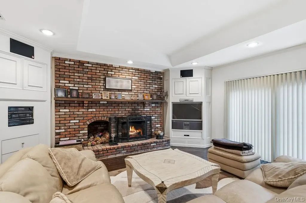 3 Aron Drive Woodbury NY 11797