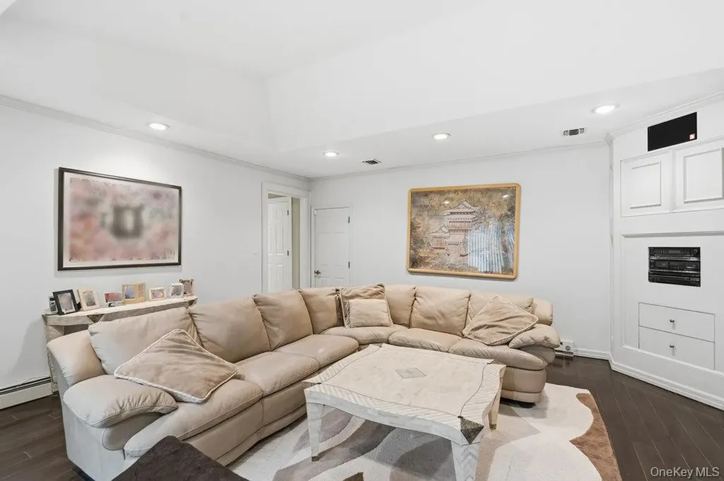 3 Aron Drive Woodbury NY 11797
