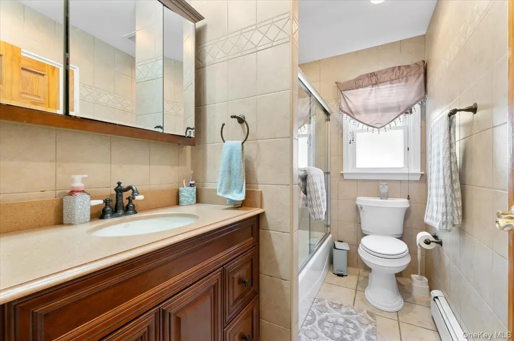 21 Eleanor Road Plainview NY 11803