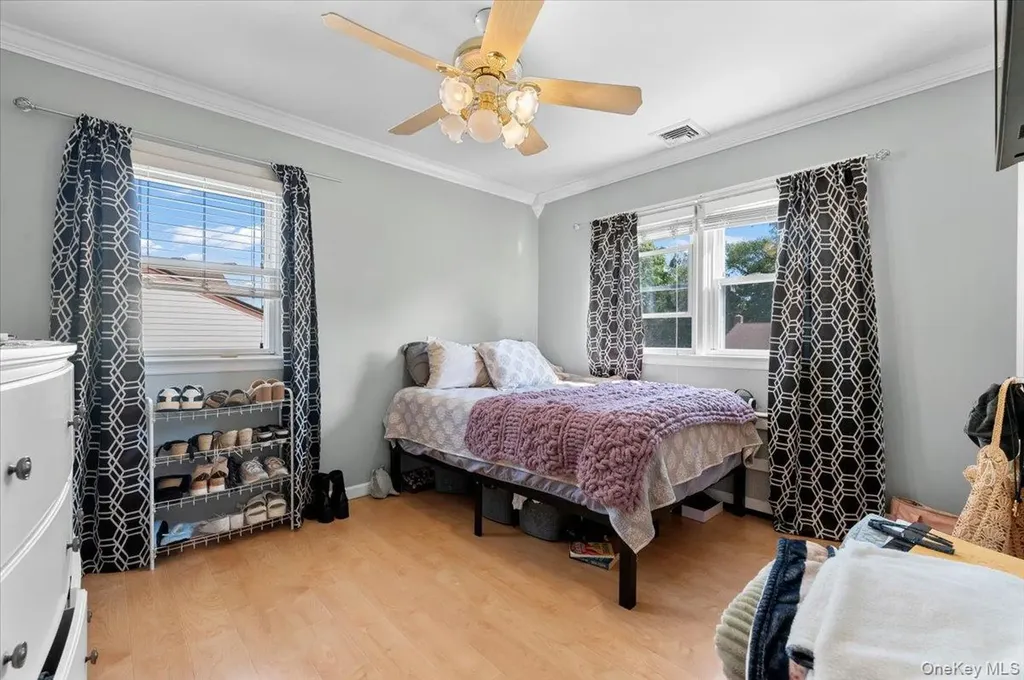 21 Eleanor Road Plainview NY 11803