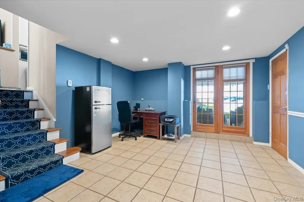 21 Eleanor Road Plainview NY 11803