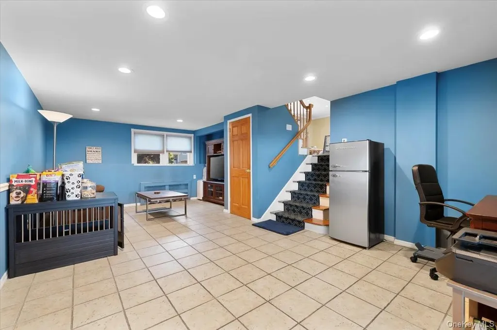 21 Eleanor Road Plainview NY 11803
