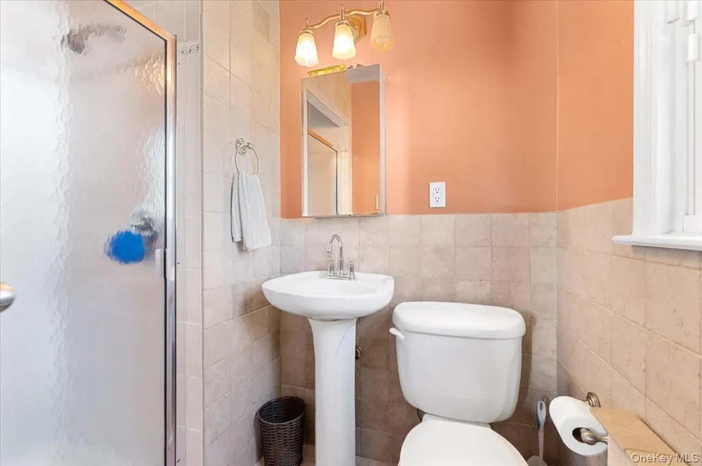 21 Eleanor Road Plainview NY 11803
