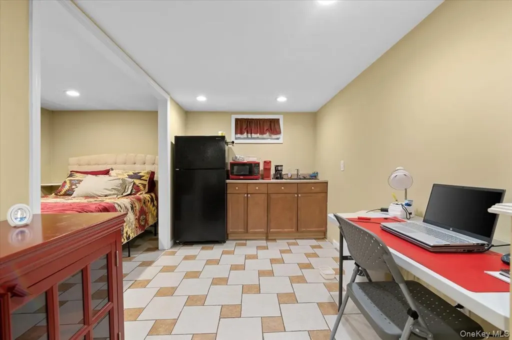 21 Eleanor Road Plainview NY 11803