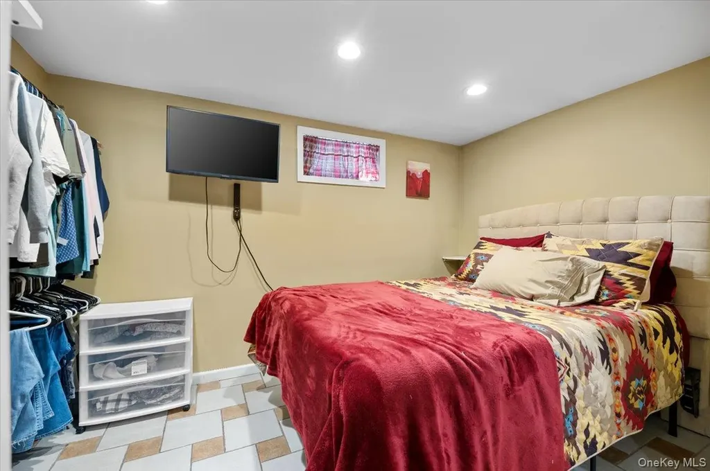 21 Eleanor Road Plainview NY 11803