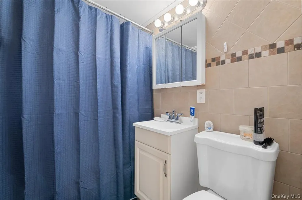 21 Eleanor Road Plainview NY 11803