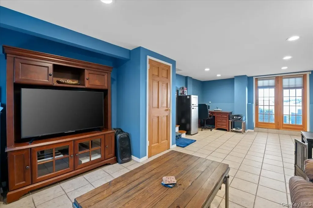 21 Eleanor Road Plainview NY 11803