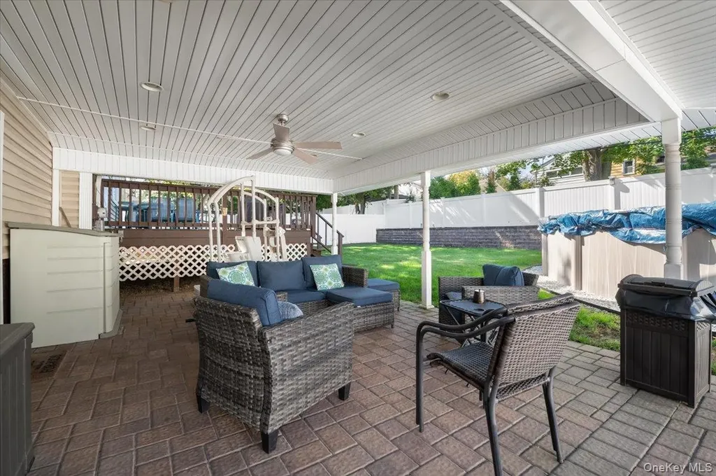 21 Eleanor Road Plainview NY 11803