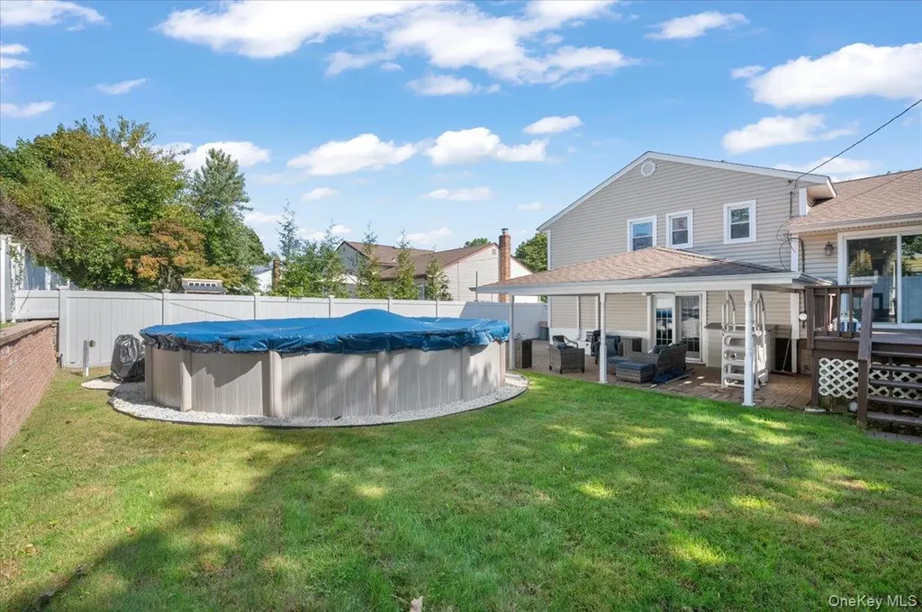21 Eleanor Road Plainview NY 11803