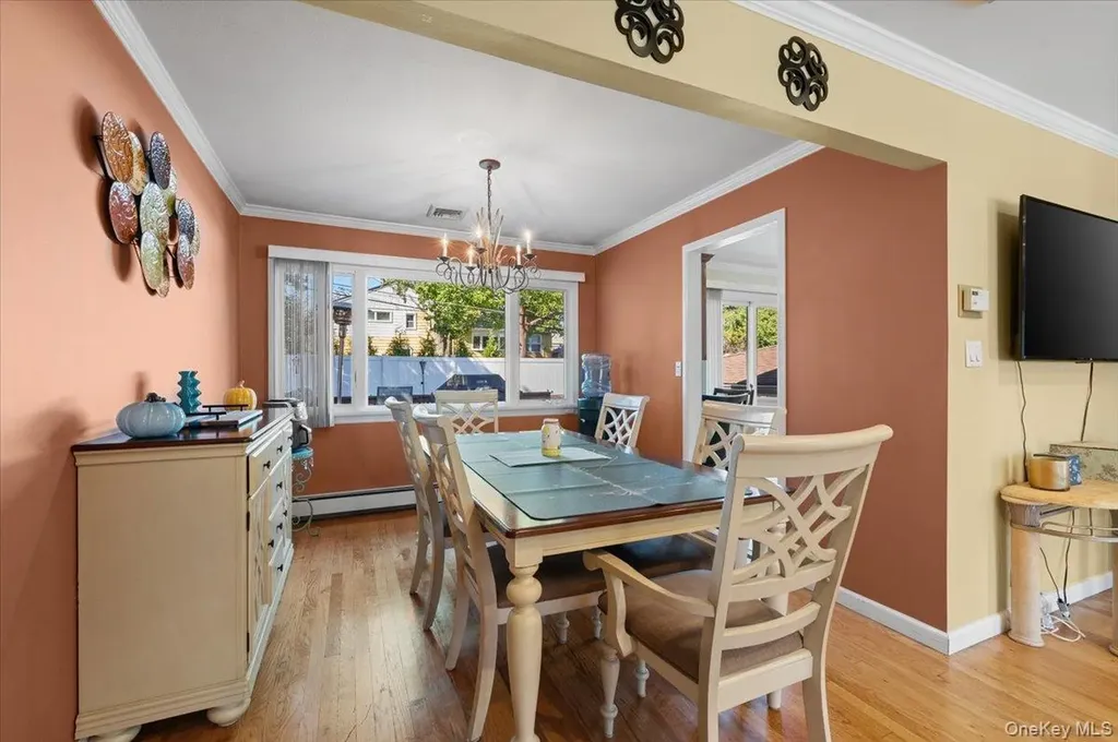 21 Eleanor Road Plainview NY 11803