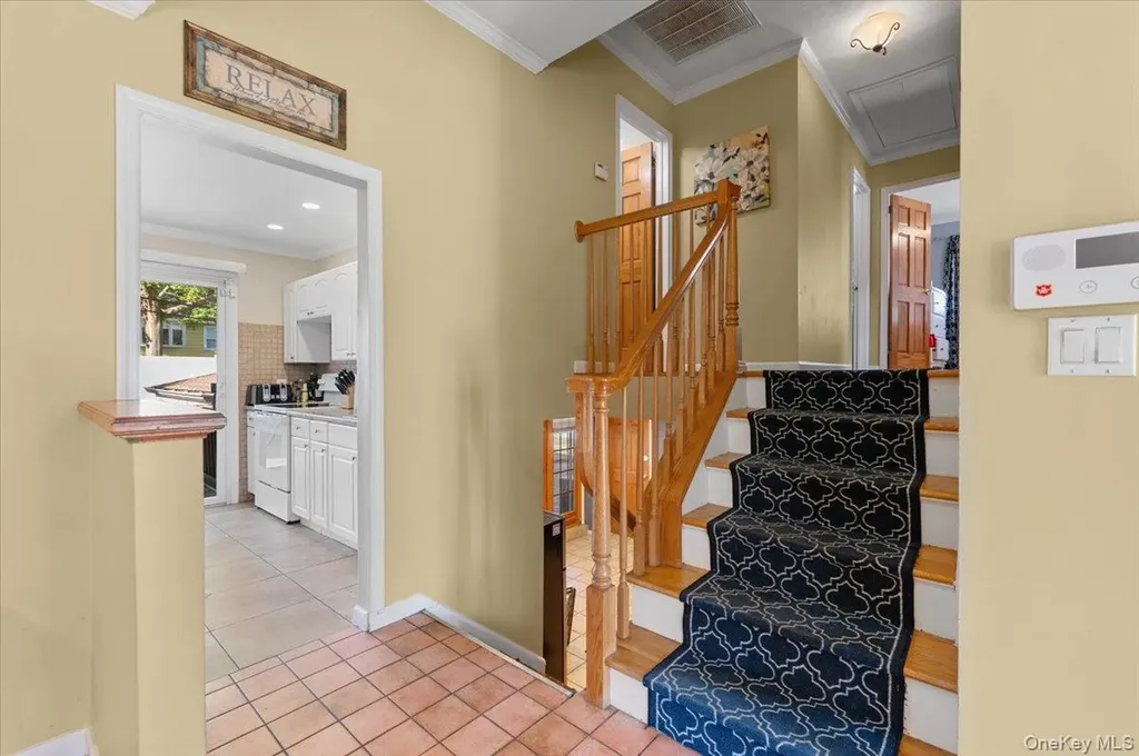 21 Eleanor Road Plainview NY 11803