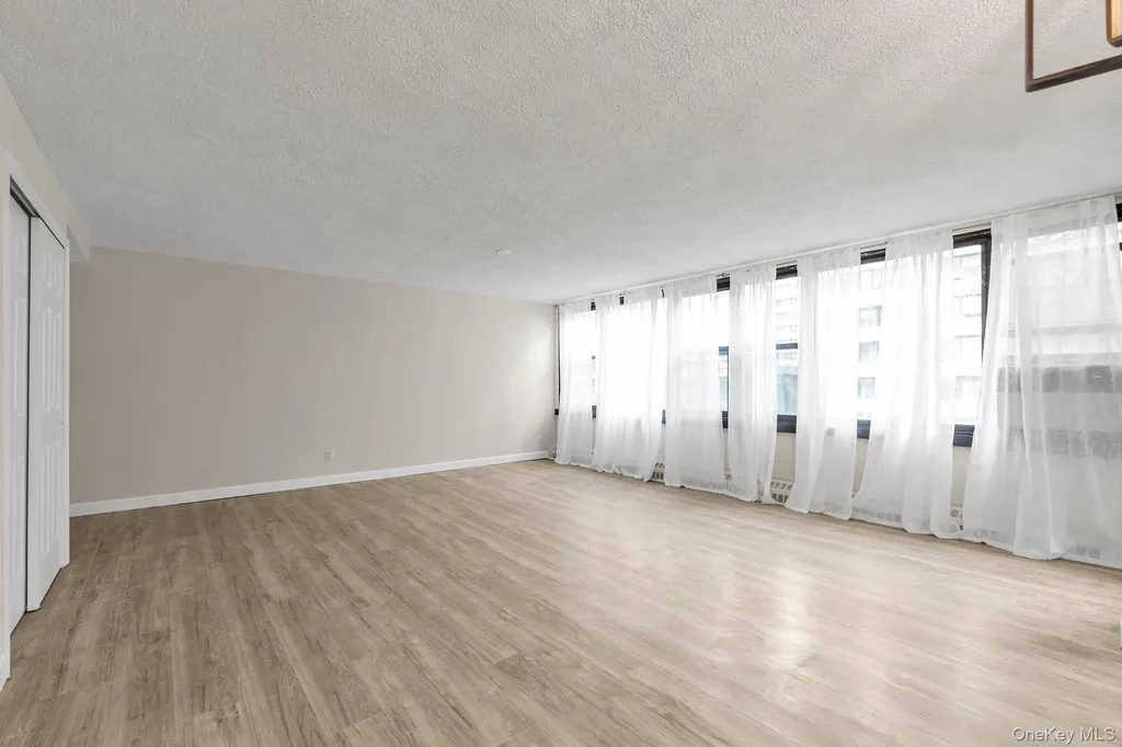 7-25 166 Street Beechhurst NY 11357