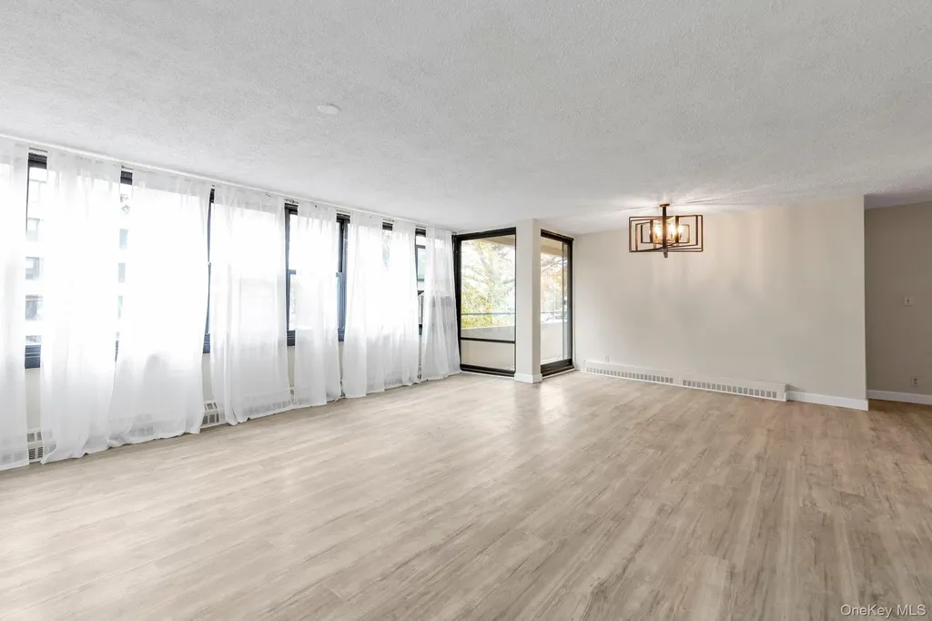 7-25 166 Street Beechhurst NY 11357