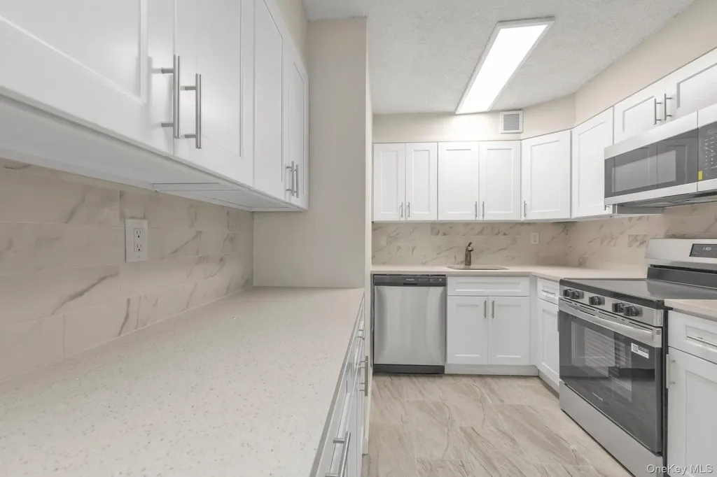 7-25 166 Street Beechhurst NY 11357