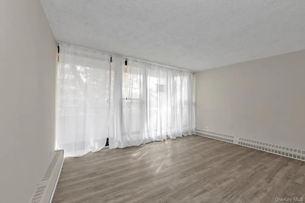 7-25 166 Street Beechhurst NY 11357