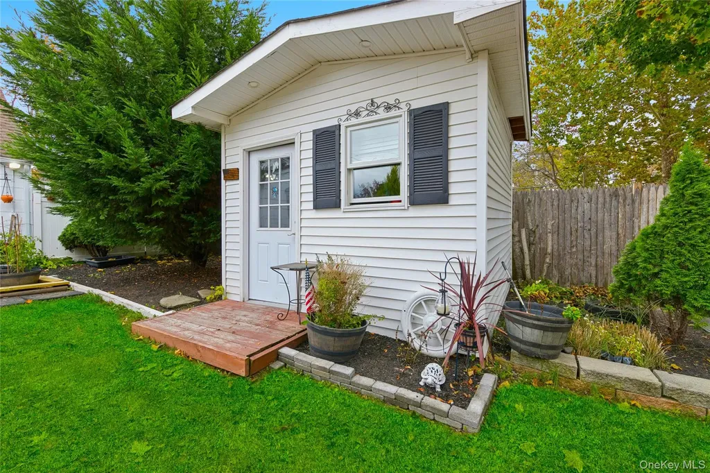 40 Straw Lane Islandia NY 11749