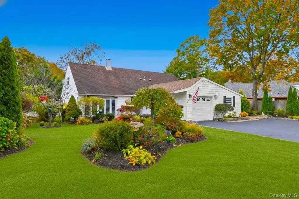 40 Straw Lane Islandia NY 11749