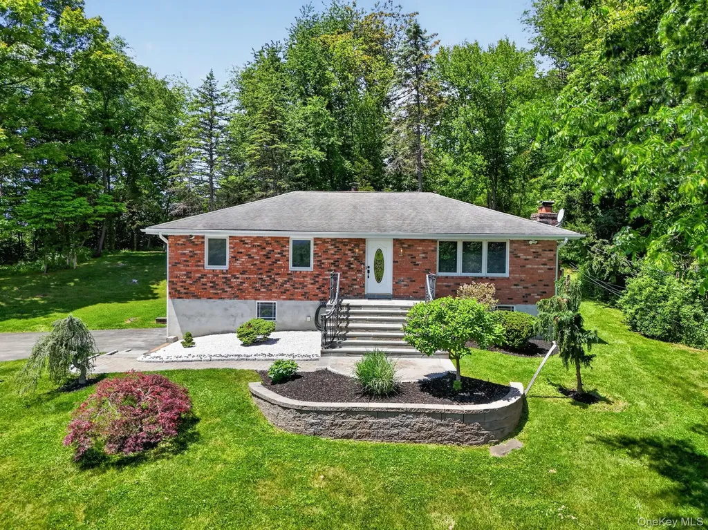 21 Crest Court Hopewell Junction NY 12533
