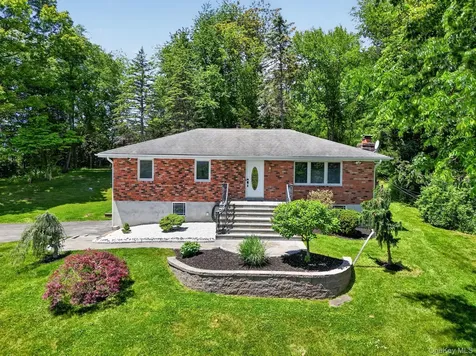 21 Crest Court Hopewell Junction NY 12533