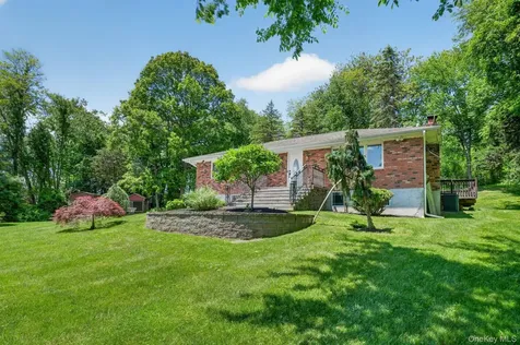 21 Crest Court Hopewell Junction NY 12533