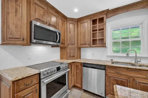 21 Crest Court Hopewell Junction NY 12533