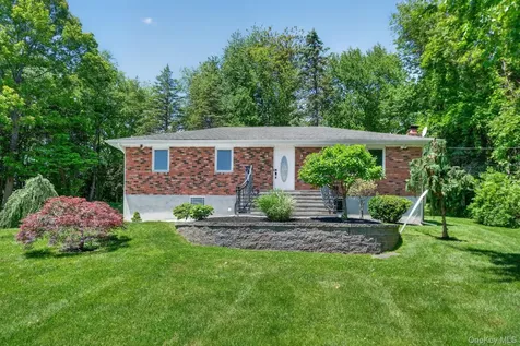21 Crest Court Hopewell Junction NY 12533