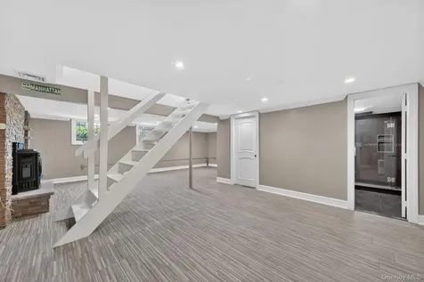 21 Crest Court Hopewell Junction NY 12533