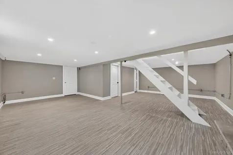 21 Crest Court Hopewell Junction NY 12533