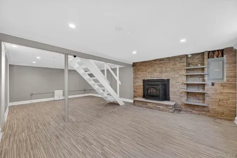 21 Crest Court Hopewell Junction NY 12533