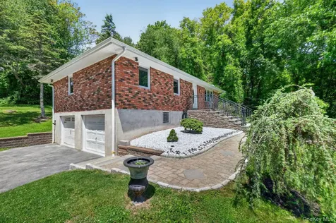 21 Crest Court Hopewell Junction NY 12533