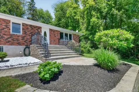 21 Crest Court Hopewell Junction NY 12533