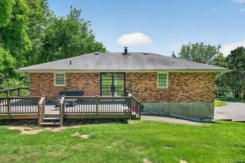 21 Crest Court Hopewell Junction NY 12533