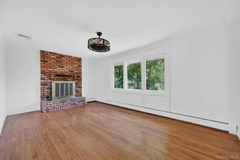 21 Crest Court Hopewell Junction NY 12533
